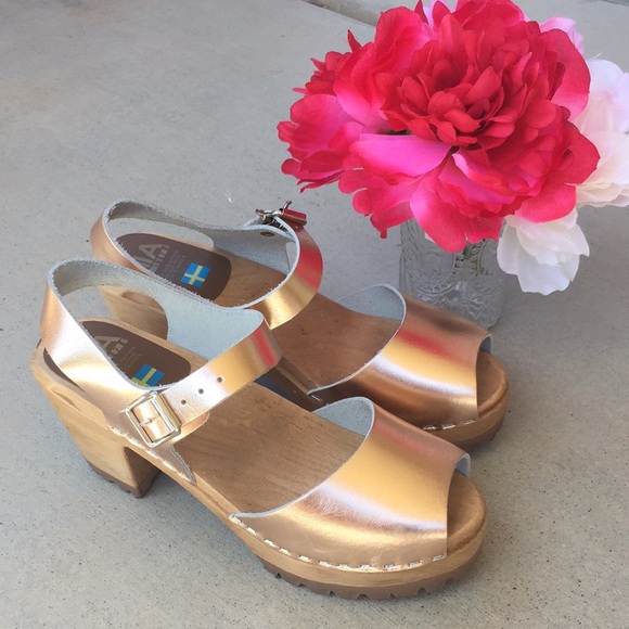 rosee flower wood clog sandals